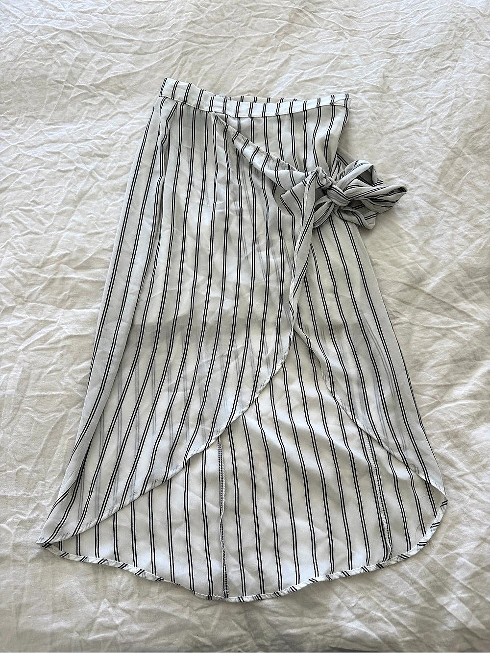 Blue Rain Striped Wrap Midi Skirt in White & Black Size Small Like New